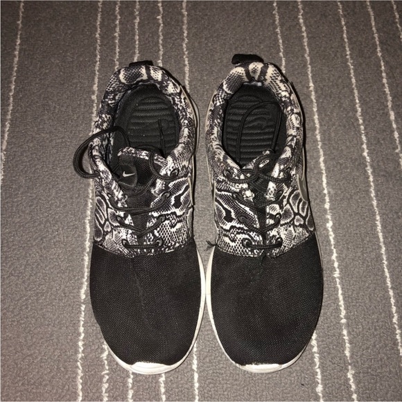 Nike Roche black Snakeskin print size 6 - Picture 3 of 3